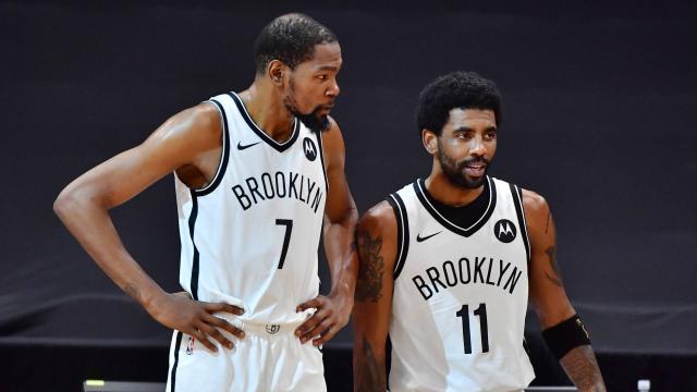 kevin-durant-kyrie-irving-01082022-getty-ftr_q19k5pjk4gmq1sgsto5i28u46.jpg